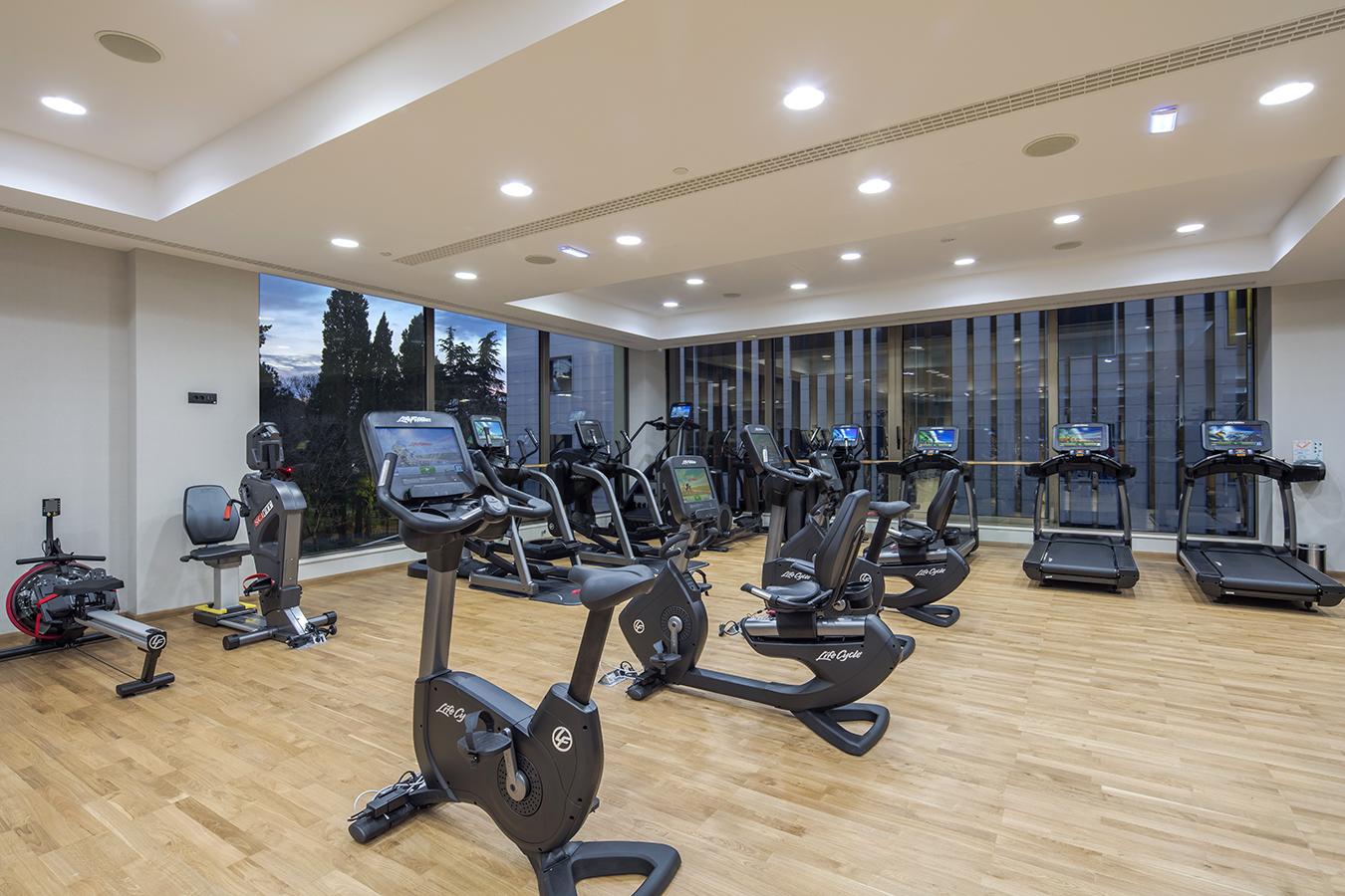 Hotel Hilton Podgorica Crna Gora Exterior foto The gym at the hotel