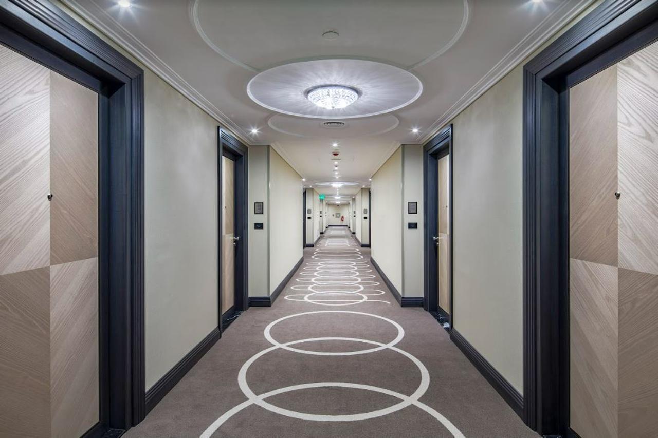 Hotel Hilton Podgorica Crna Gora Exterior foto A corridor at the hotel
