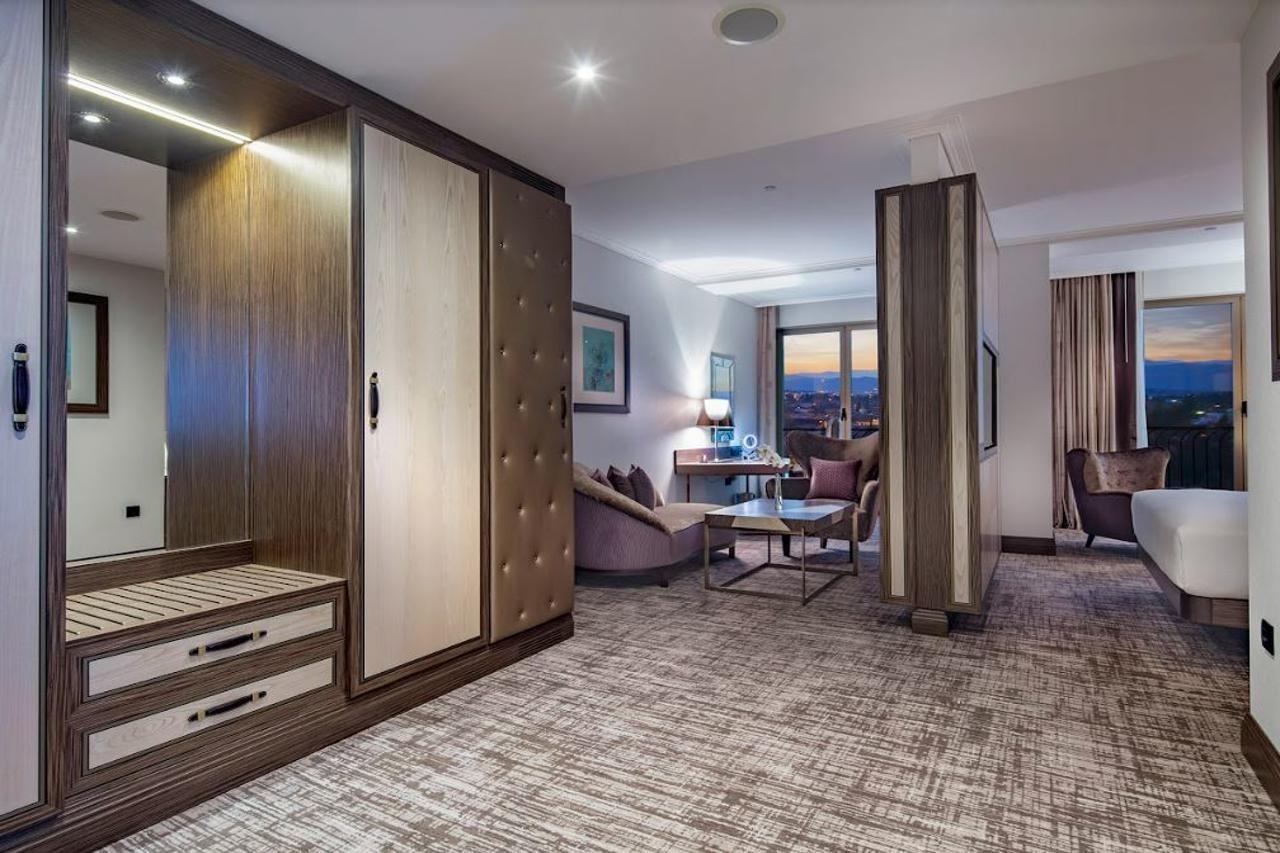 Hotel Hilton Podgorica Crna Gora Exterior foto Suite