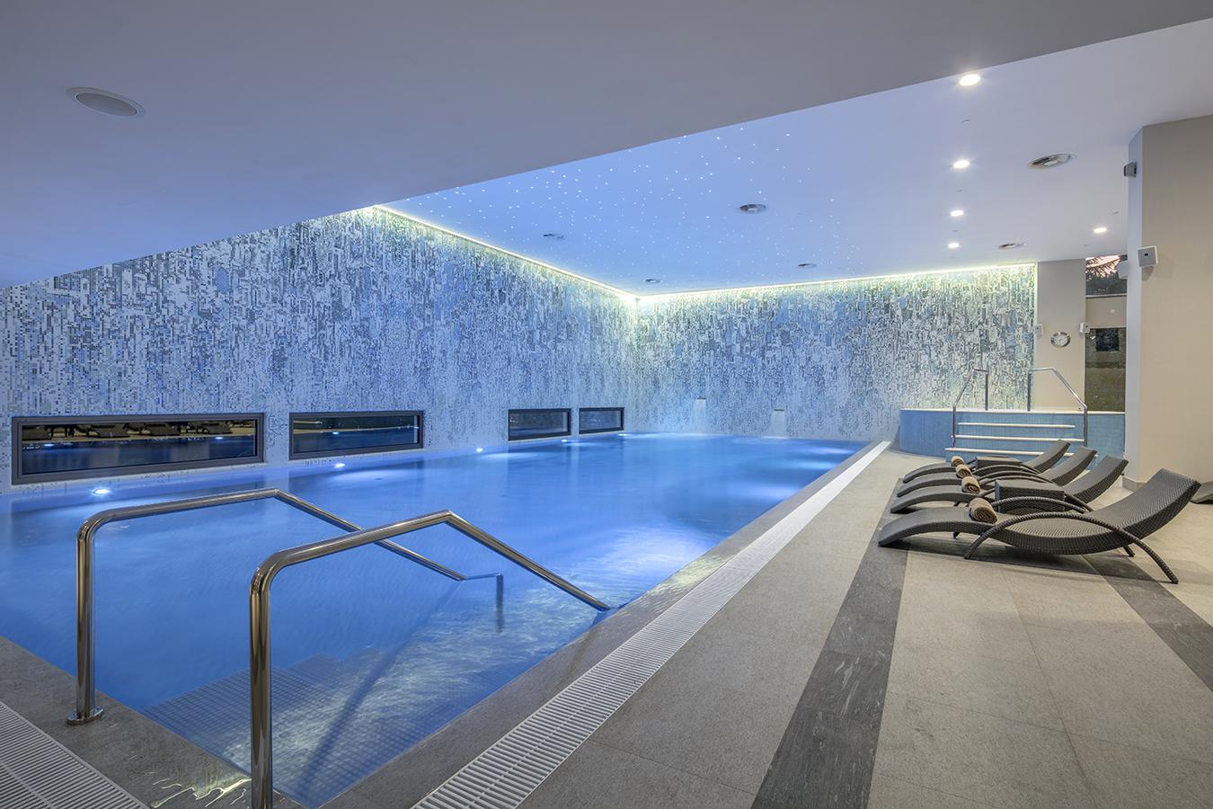 Hotel Hilton Podgorica Crna Gora Exterior foto The swimming pool at the hotel