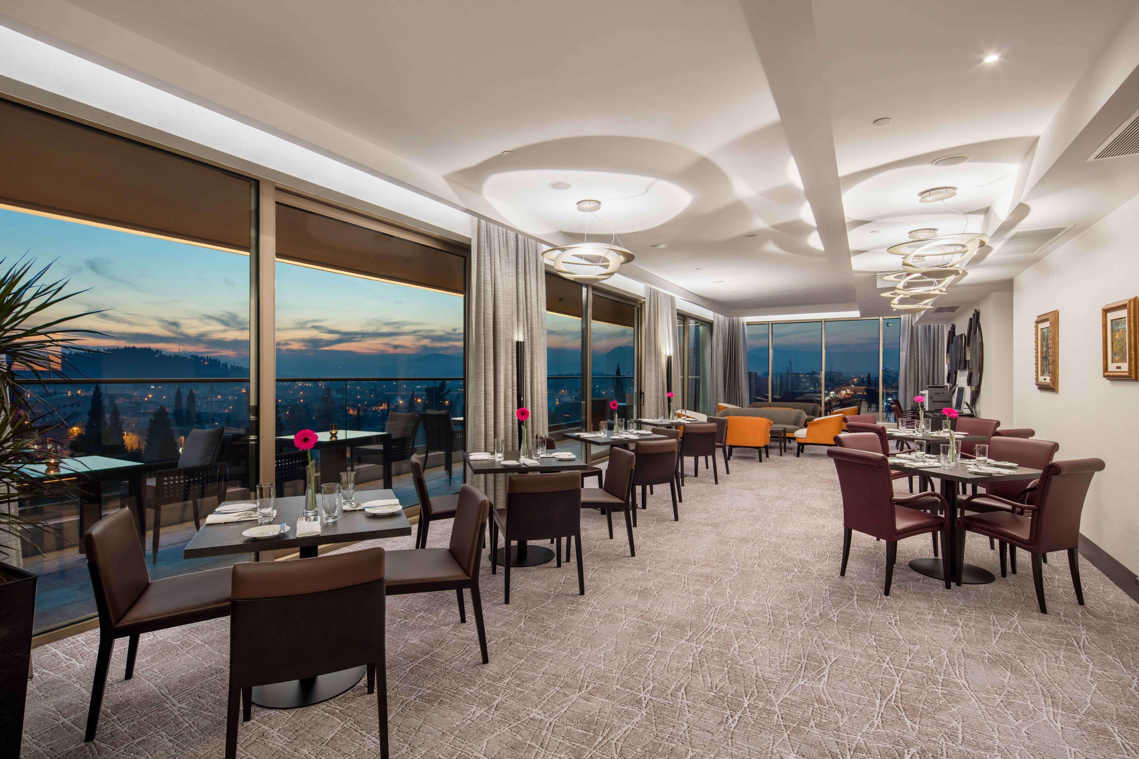 Hotel Hilton Podgorica Crna Gora Exterior foto The Club Lounge at the hotel