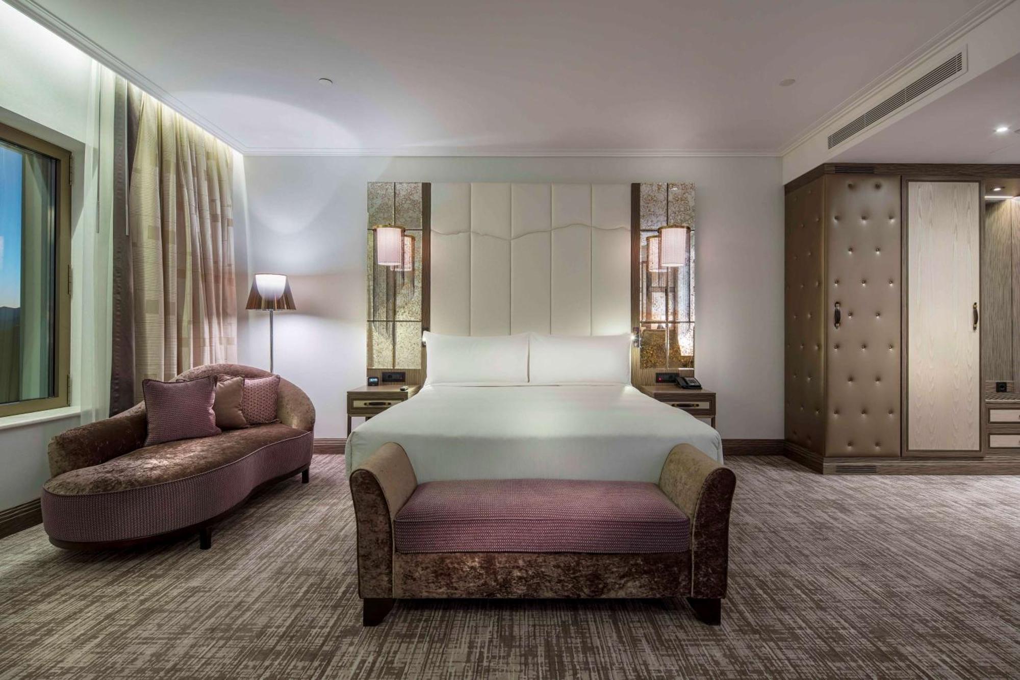 Hotel Hilton Podgorica Crna Gora Exterior foto A bedroom at The Hari